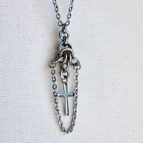 Gothic cross necklace with a small silver chain ✦ medieval chainmaille necklace - Picture 5 of 9